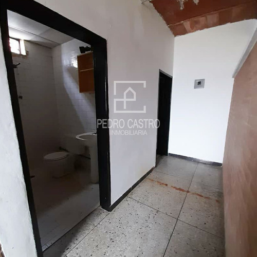 Imagen 4 de 7 de Pedro Castro Inmobiliaria Alquila Galpón En Excelente Estado Ubicado En La Zona Industrial Ud-321, Puerto Ordaz #negocio #inversion #crecer #industria #bienestar #galpones #locales #fundidoras