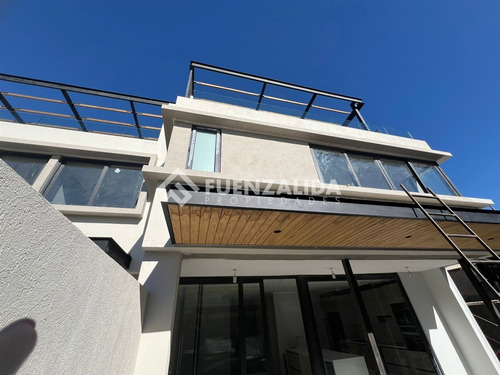 Venta Casa De 3 Dorm. En Las Condes, 18.800 Uf Sin Ggcc