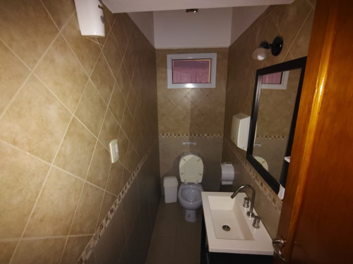 Casa En Alquiler B Centro 4 Privados, 2 Baños