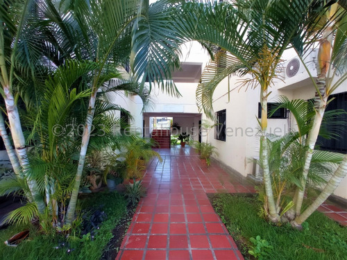 Moderno Apartamento En Venta Concepto Amerciano Remodelado Conjunto Privado Las Carolinas Turmero Vigilancia Pozo Estef 24-3492