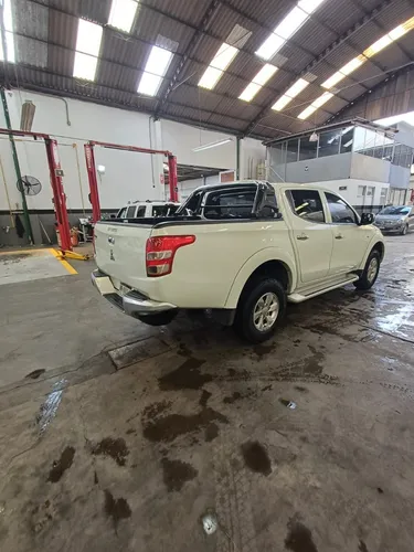 Mitsubishi L200 2.4 Cabina Doble 4x2 Mt