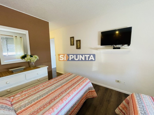 Imagen 20 de 26 de Excelente Apartamento Reciclado En Parada 1 Brava