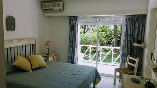 Apartamento En Venta De 2 Dormitorios En Playa Brava