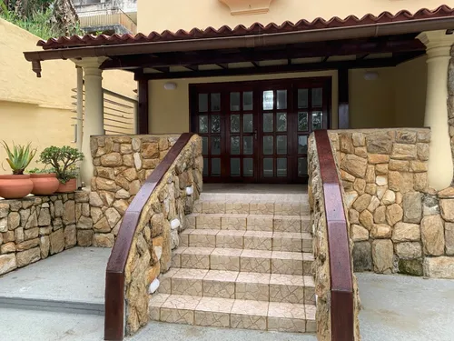 Casa En Venta Los Guayabitos. El Hatillo (sur) Mh