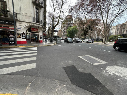 Venta Local De Esquina Con Renta En Recoleta