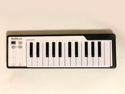 Controlador Midi Teclado Arturia Microlab Black