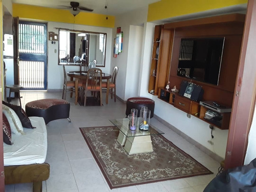 Imagen 4 de 8 de Apartamento Para 5 Huéspedes Caraballeda/ Urb. Tanaguarenas