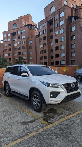 Fortuner 2.4 Sr, Diesel 4x2, Automatíca. Placa Termina En 4.