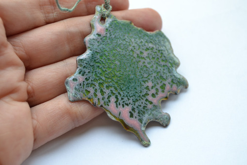 Imagen 2 de 3 de Collar Verde Y Rosa,, Esmalte, Coleccion Bosque, Cod1