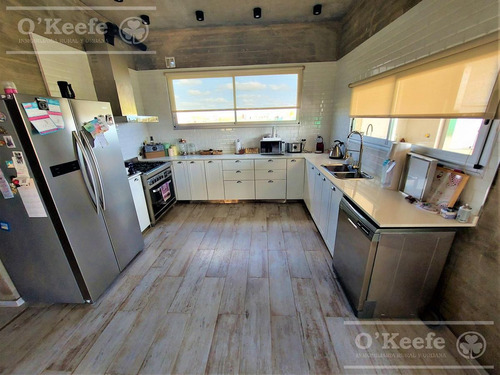 Imagen 11 de 30 de Impecable Casa En Venta De Cuatro Dormitorios Con Piscina En Pueblos Del Plata, Barrio Magallanes