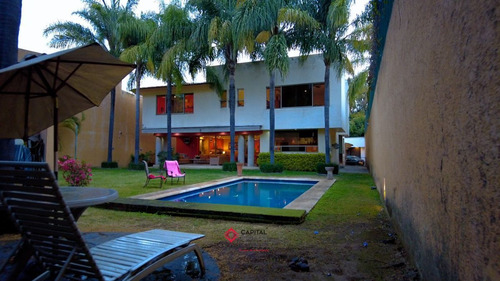 Casa De Lujo Con Alberca En Venta En Colinas De San Javier Villa Universitaria