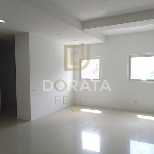 Imagen 4 de 5 de Oficina/local En Alquiler Reda Building 350mts Totalmente Independiente Con Excelente Y Aprovechable Vista (hg)