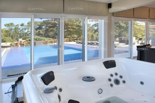 Excelente Casa De Ocho Dormitorios En Venta En El Golf- Ref: 30848