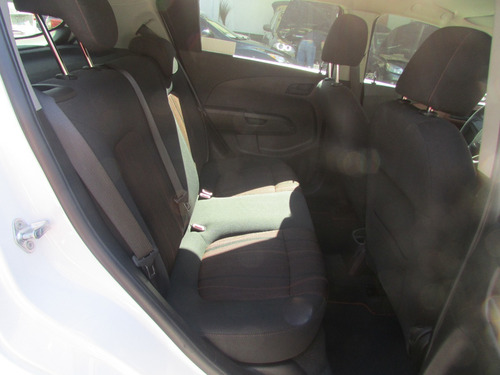 Imagen 8 de 9 de Chevrolet Sonic Lt Mt 2016 Blanco