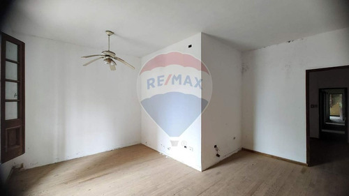 Venta - Casa 4 Amb. A Refaccionar - Campana Centro
