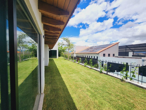 Venta Casa Tulipanes V De 4 Habitaciones Con Baño, Amueblada, Equipada Con Enorme Jardín Y Alberca Climatizada En Fracc Rancho San Diego Ixtapan De La Sal Edomex