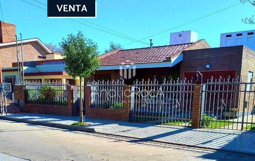 Casa En Una Sola Planta En Barrio Villa Dominguez