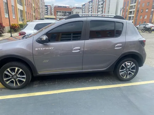 Renault Stepway 1.6 Intense Automática