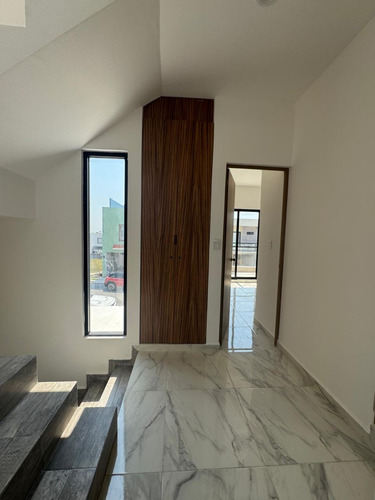 Casa En Venta En Lomas De La Rioja Con Alberca, Roof Garden, 3 Recámaras Y Un Estudio Que Puede Ser 4ta. Recámara, Riviera Veracruzana