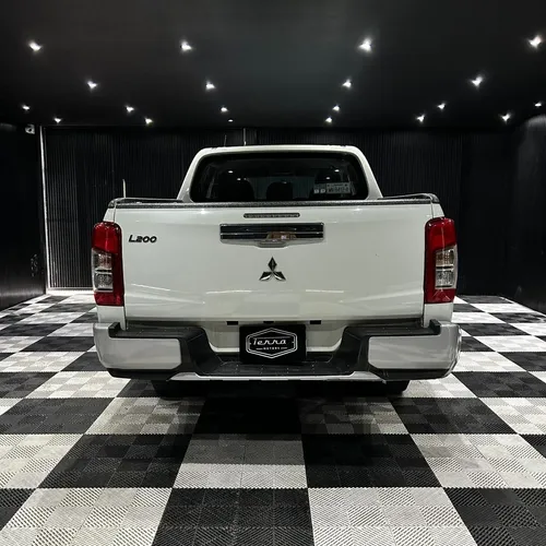 Mitsubishi L200 2.4 GLX 4x2 Mt