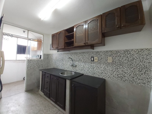 Imagen 4 de 17 de Apartamento Muy Luminoso. Vista Este Y Oeste. Muy Acogedor.gastos Bajos