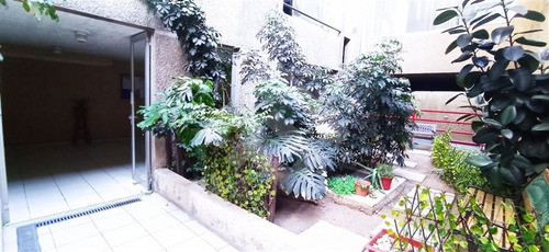 Departamento En Venta De 2 Dorm. En Santiago