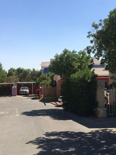 Casa Grande En Condominio. Sector Cerca Centro De Calama