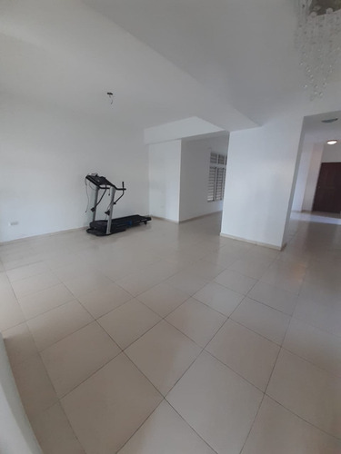 Imagen 10 de 13 de Apartamento De 2 Habitaciones En Zona Universitaria En Alquiler