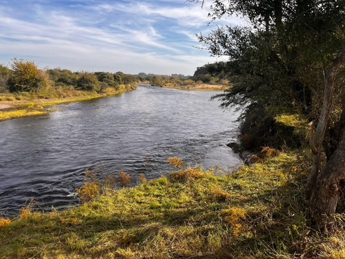 Chacra Con Costa De Rio - Alma Fuerte