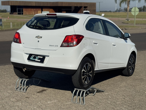 Chevrolet Onix ONIX HATCH LTZ 1.4 8V FlexPower 5p Mec.
