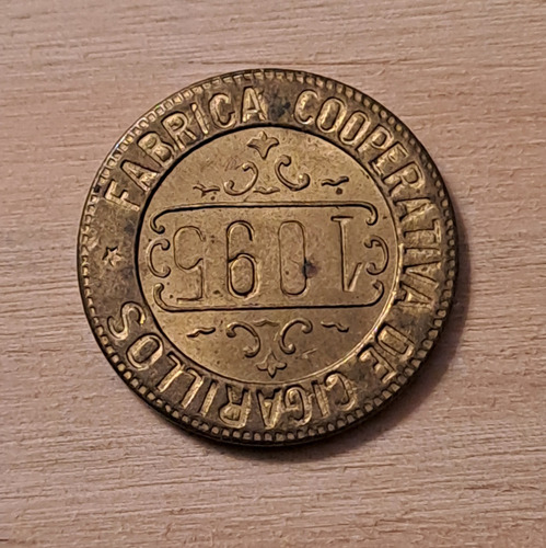 Antigua Ficha Token Fabrica Cooperativa De Cigarrillos. 21mm (Usado)