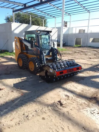 Implemento Vibrocompactador Dual Pecarí - Minicargadora