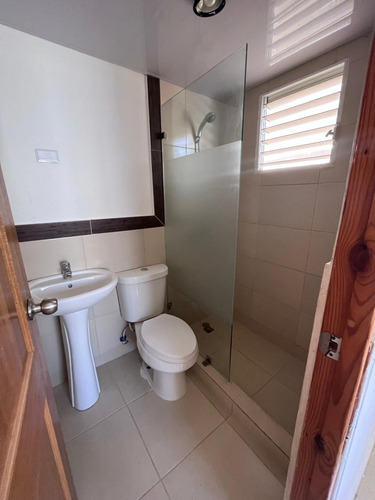Alquiler De Apartamento En La Autopista De San Isidro 4to Piso Con Terraza.
