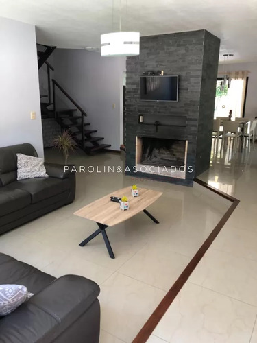 Venta De Casa De 4 Dormitorios En Complejo Solanas, Punta Del Este.
