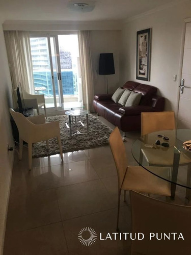 Imagen 3 de 11 de Apartamento En Mansa, 2 Dormitorios Y Medio, Parrillero