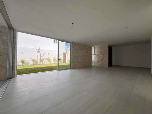 Casa En Venta Merida, Privada, De 659 Mt De Construccion.
