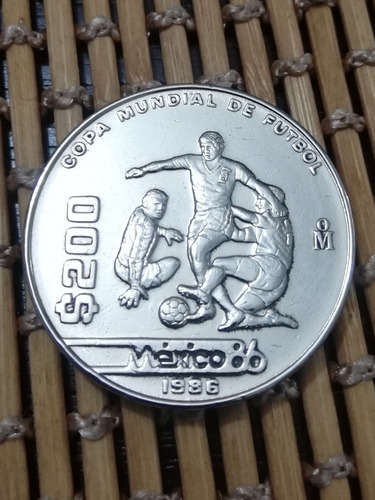 Imagen 1 de 4 de Moneda De Colección Mundial De Fútbol 1986 Denominación $200
