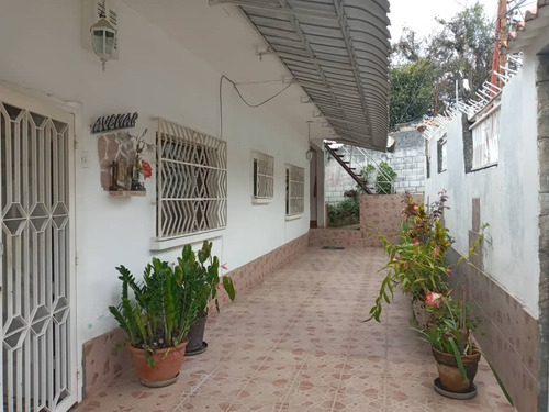 Imagen 2 de 15 de Casa En La Macarena Sur A Pocos Metros Del Cc La Macarena Los Teques