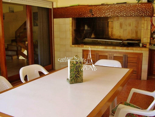 Chalet De Gran Porte Con Hermosas Vistas- Ref: 2557