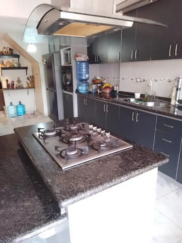 Gm - Se Vende Casa En Charallave De 5 Habitaciones, 3 Baños Y 3 Puestos De Estacionamiento En Urbanización Cerrada Con Vigilancia Privada