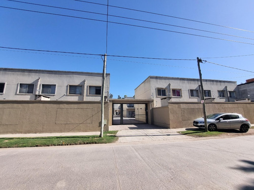 Imagen 8 de 18 de Duplex Con Excelente Ubicacion En El Centro De Canning!!! Con Patio Propio!!!