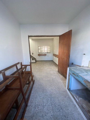 Salon Al Frente Entrada Independiente Con Vivienda (sin Expensas)