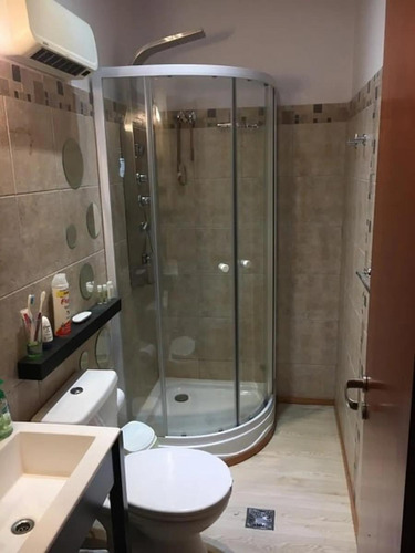 Casa En Venta - 2 Dormitorios 1 Baño - Cochera - 84,75mts2 - Morón