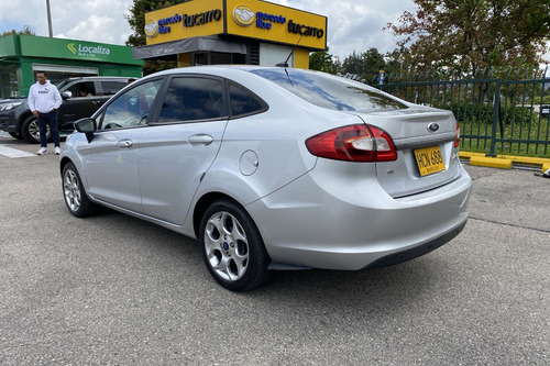 Ford Fiesta 1.6 Sportback Automática
