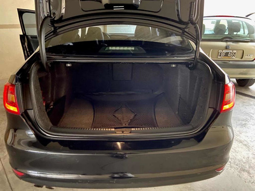 Imagen 6 de 9 de Volkswagen Vento 2.5 Luxury Tiptronic 170cv 2011