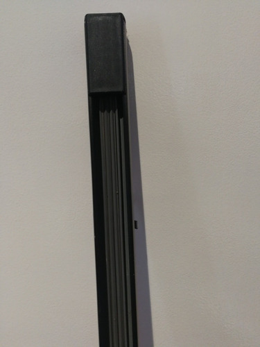 Imagen 2 de 3 de Riel 1.60cm Negro