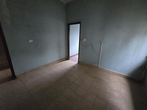 Venta Gran Lote De 10 X 37,45 Con Casa A Reciclar Y Galpón