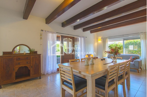 Imagen 2 de 30 de Casa De 4 Dormitorios + Piscina En La Peninsula, Punta Del Este - Punta Del Este Mansa