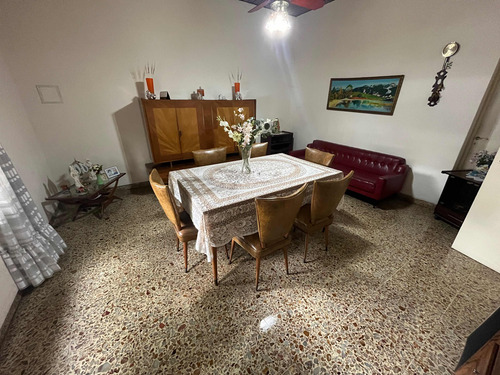 Hermosa Casa 5 Ambientes En Venta *mataderos*