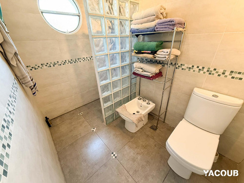 Casa En Venta - 5 Dormitorios 3 Baños - Villa Elvira
